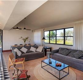 4 bedroom villa with pool near Noto, sleeps 8